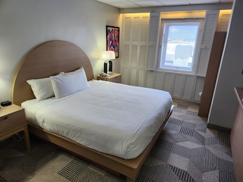 Standard Room, 1 Queen Bed