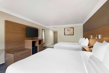 Standard Room, 2 Queen Beds, Accessible, Non Smoking