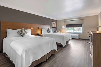 Executive Room, 2 Queen Beds, Non Smoking, Refrigerator & Microwave