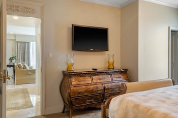 Luxury Suite, 1 King Bed (Royal)