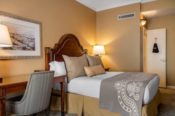 Room, 1 Queen Bed (Courtyard)