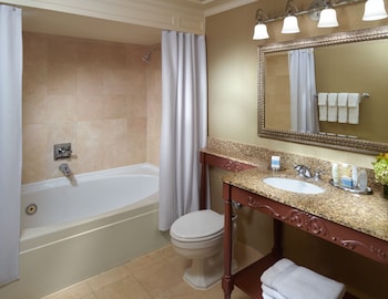 Suite, 1 King Bed, Jetted Tub (Petite)