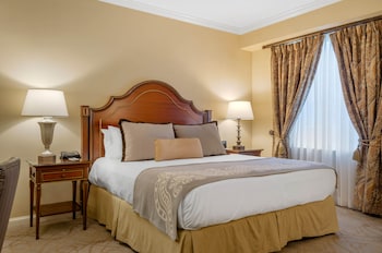 Premier Room, 1 King Bed, Jetted Tub