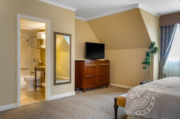 Suite, 1 King Bed (Petite Suite)