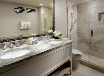 Suite, 1 King Bed, Balcony