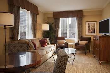 Suite, 1 King Bed, Balcony