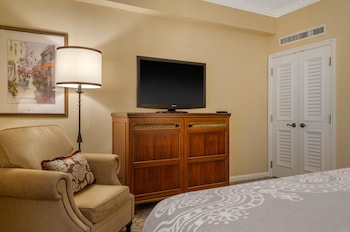 Premier Room, 1 King Bed, Jetted Tub