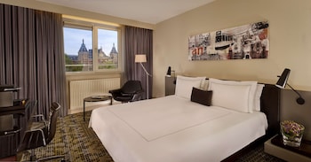 Superior Room, 1 King Bed (Canal View)