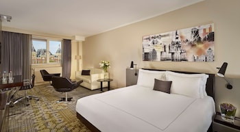 Executive Room, 1 King Bed (Canal View)