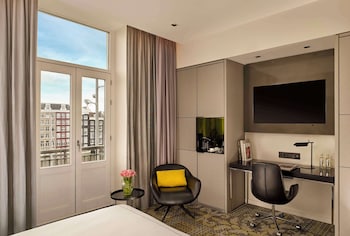 Superior Room, 1 King Bed (Canal View)