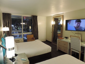 Deluxe Room, 2 Queen Beds
