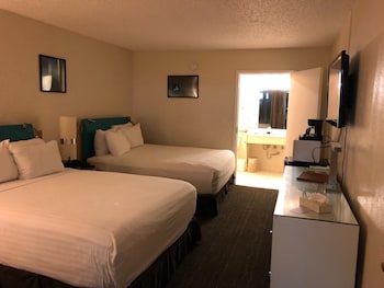 Deluxe Room, 2 Queen Beds, Accessible