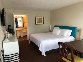 Deluxe Room, 1 King Bed, Accessible