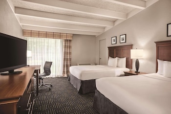 Room, 2 Queen Beds, Accessible, Non Smoking