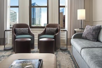 Pfister King Suite
