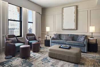 Pfister King Suite