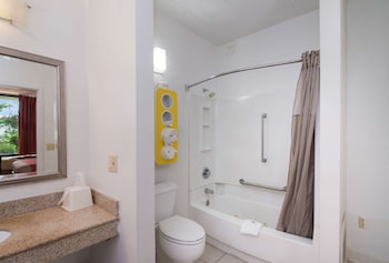 Deluxe Room, 1 King Bed, Non Smoking, Hot Tub