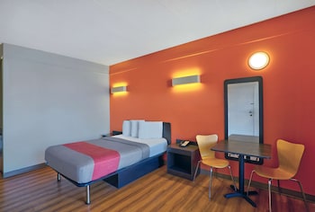 Standard Room, 1 Queen Bed, Accessible, Non Smoking