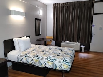 Standard Room, 1 Queen Bed, Accessible, Non Smoking