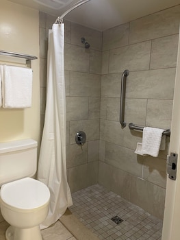 Standard Room, 2 Double Beds, Accessible, Bathtub