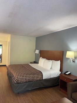 Standard Room, 1 King Bed, Non Smoking, Refrigerator & Microwave