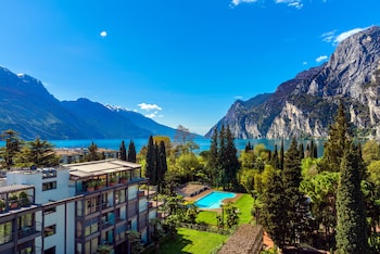 Deluxe Room, Lake View, SPA access included