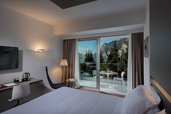 Deluxe Room, Lake View, SPA access included