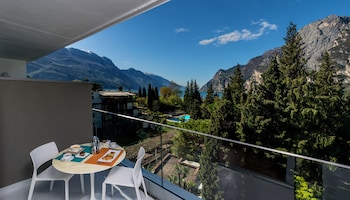 Deluxe Room, Lake View, SPA access included