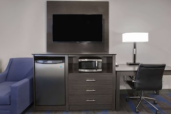 Room, 1 King Bed with Sofa bed, Non Smoking (First Floor, Parking Lot Access)