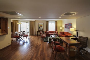 Business Suite, 1 Queen Bed