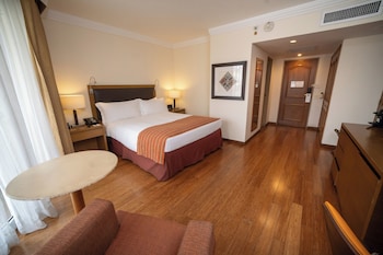 Classic Room, 1 Queen Bed, Balcony
