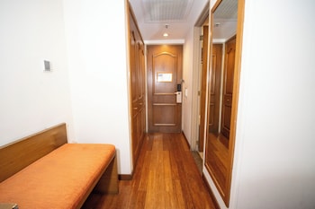 Classic Room, 1 Queen Bed