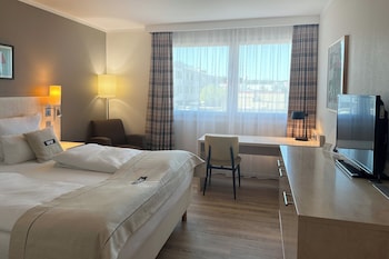 Standard Room, 1 King Bed