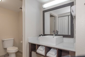 Standard Suite, 1 King Bed, Jetted Tub (Kitchenette, Smoke Free)