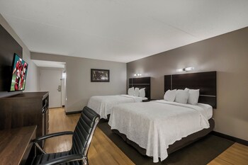 Deluxe Room, 2 Queen Beds, Accessible (Smoke Free)
