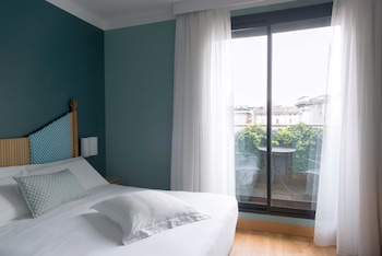 Classic Double Room, 1 Queen Bed, Balcony, City View