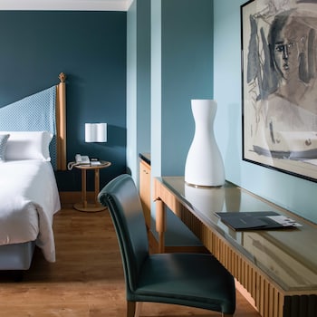Deluxe Double Room, 1 King Bed, Terrace
