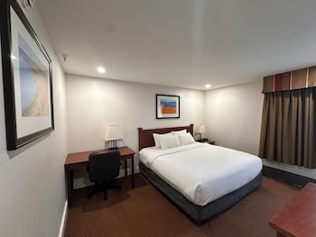 Renovated 1 King Bed - Main Building