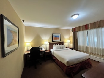 Standard 1 Queen Bed - Main building