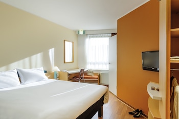 Double Room, 1 Double Bed (New Sleep Easy Concept)