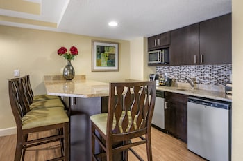 Suite, 1 Bedroom, Balcony, Pool View