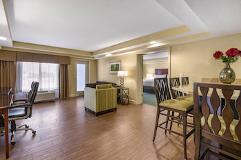 Suite, 1 King Bed, Accessible Bathtub, Balcony (Jetted Tub)