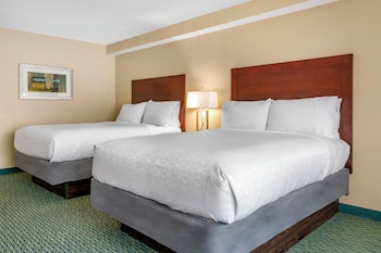 Standard Room, 2 Queen Beds, Roll-in Shower (Communications, Roll-In Shower)