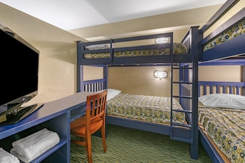 Suite, Multiple Beds, Pool View (Kid)