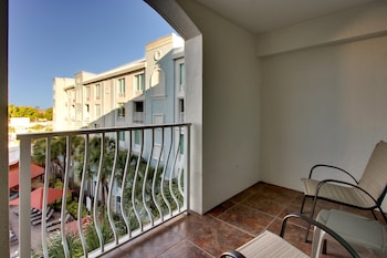 Standard Room, 1 King Bed, Balcony, Pool View