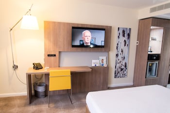 Executive Room, 1 Queen Bed with Sofa bed