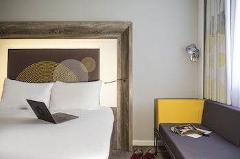 Executive Room, 1 Queen Bed with Sofa bed