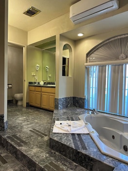 Jacuzzi Suite
