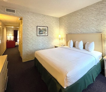 Standard King Suite Accessible