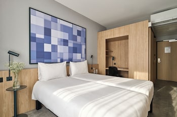 Standard Room, 2 Twin Beds, Balcony